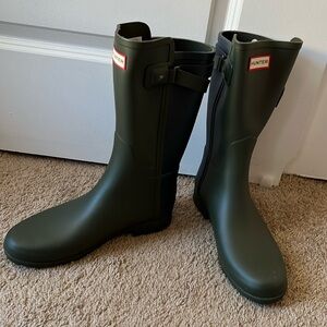 Hunter Boot size 9 mid-calf green & blue- LIKE NEW! great condition! WFS1074RMA